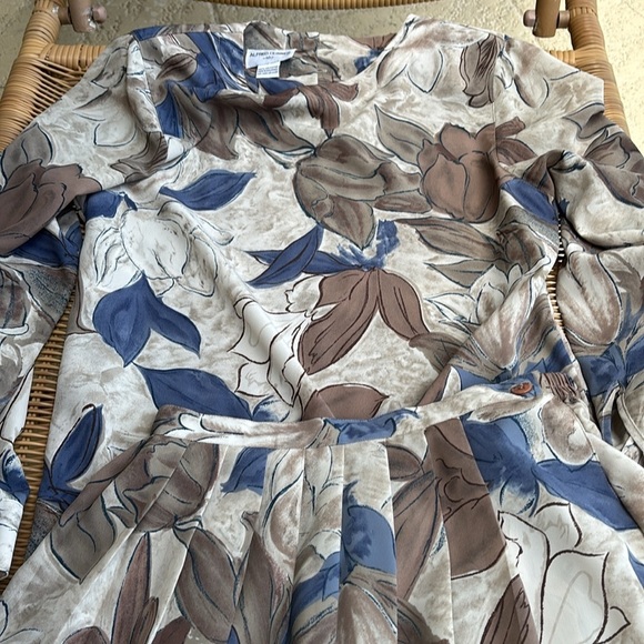 Floral Long Sleeve top and matching skirt in Blue and Brown - Picture 2 of 5